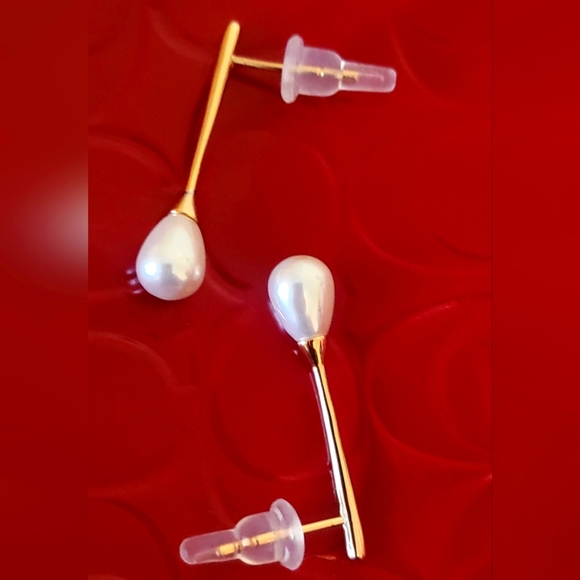 Euc Minimalist faux pearl earrings - Picture 1 of 6